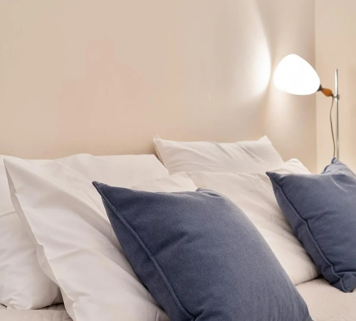 Clima-Netflix-Wifi-Garage - Garden Suite Rome Apartment
